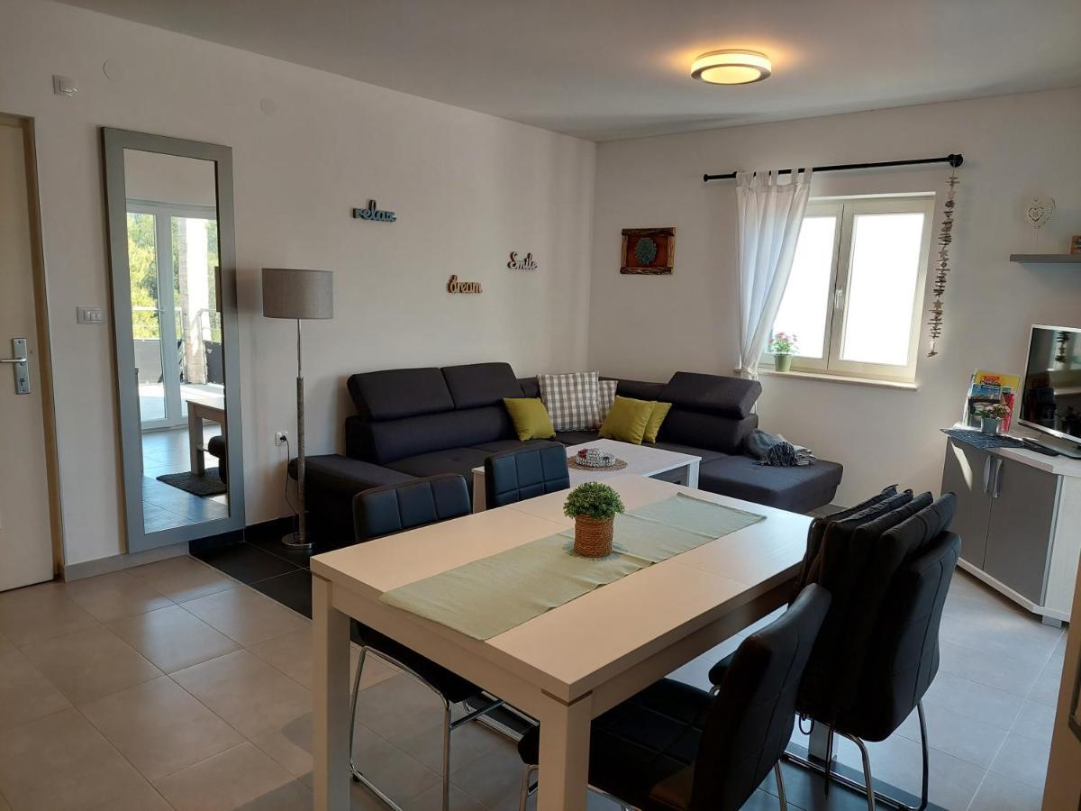 Gavza Sky View Apartment Cres Exterior photo