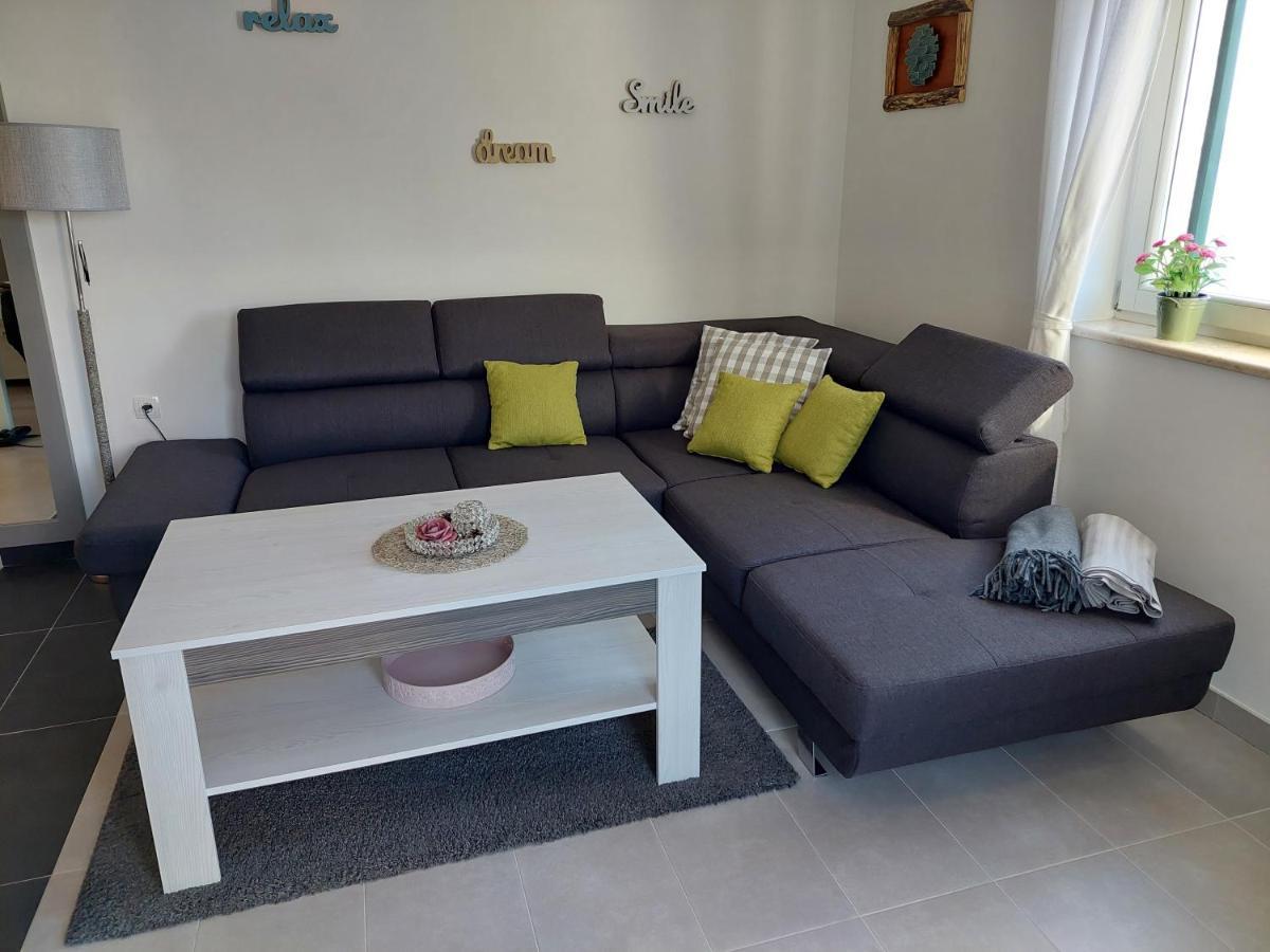 Gavza Sky View Apartment Cres Exterior photo