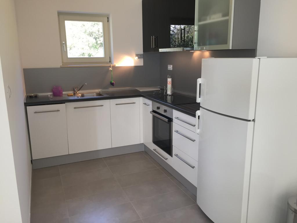 Gavza Sky View Apartment Cres Exterior photo