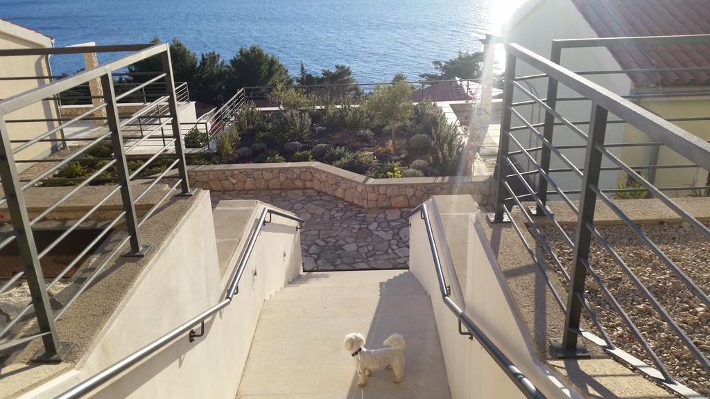 Gavza Sky View Apartment Cres Exterior photo
